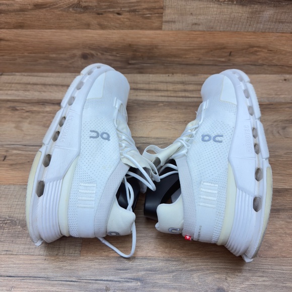 On Running On Cloudnova 2 Women's size 9 Shoes  sneakers - Picture 4 of 8